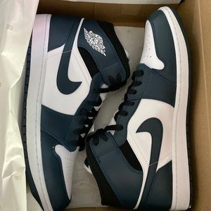 AIR JORDAN 1 MID SIZE 15